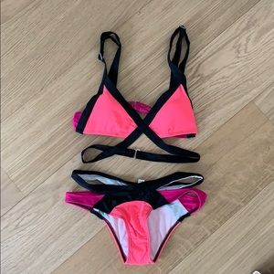 WRAP AROUND COLOR BLOCK BIKINI